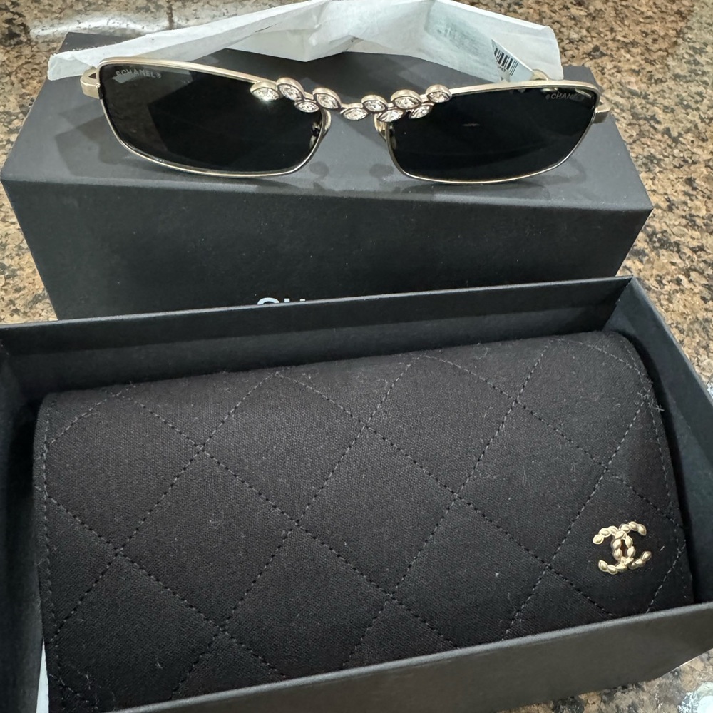 CHANEL Black and Gold Sunglasses Elegant Accessories